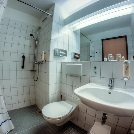 & Restaurant Am Schlosspark מלון 3*