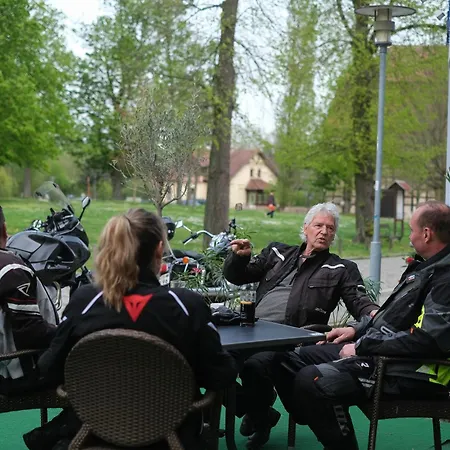 מלון & Restaurant Am Schlosspark 3*