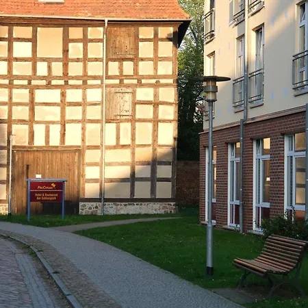 & Restaurant Am Schlosspark 3*