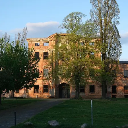 & Restaurant Am Schlosspark מלון