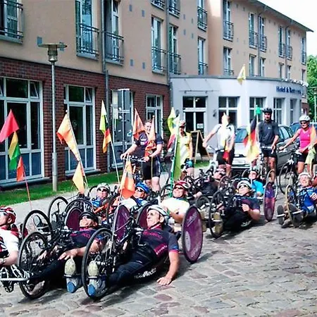 & Restaurant Am Schlosspark מלון 3*