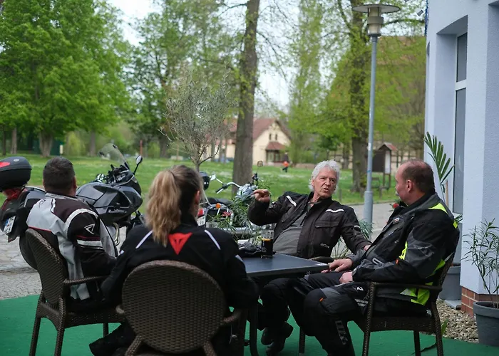 Hotel & Restaurant Am Schlosspark 3*