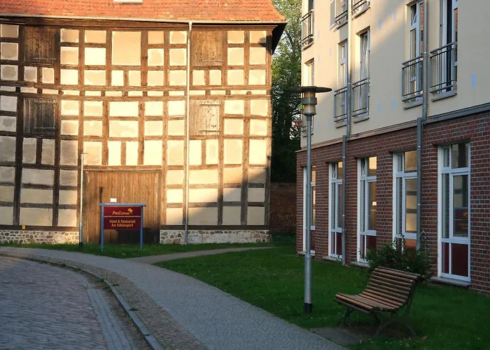 & Restaurant Am Schlosspark 3*